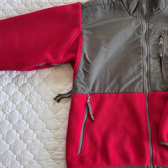 Women’s North Face Jacket - Picture 3 of 5